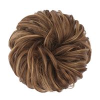 Messy Bun Hårstrikk med krøllete kunstig hår - 6AH27 Ash Brown og Golden Brown